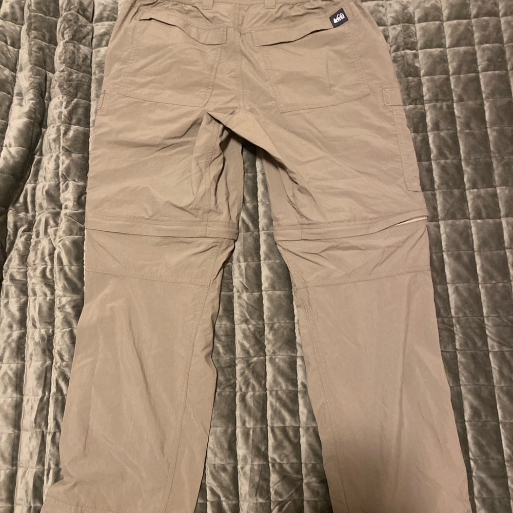 REI Tan Cargo Pants with Lightweight Fabric and Casual Design
